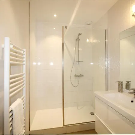 - Place Des Quinconces Apartment